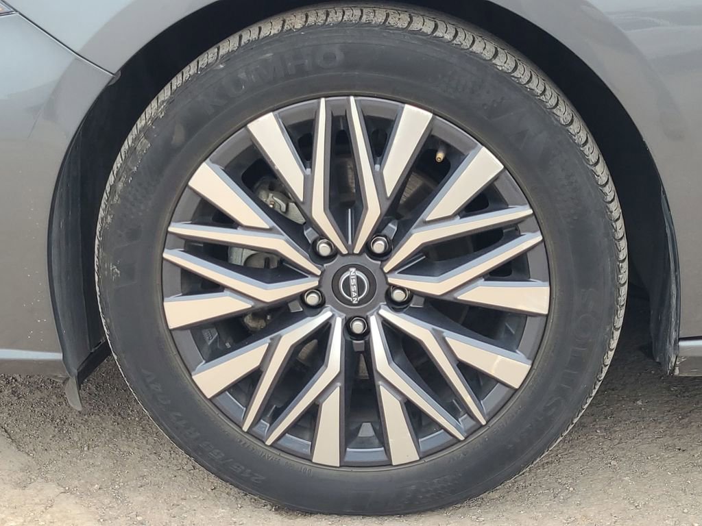 Used 2025 Nissan Altima 2.5 SV FWD image 34