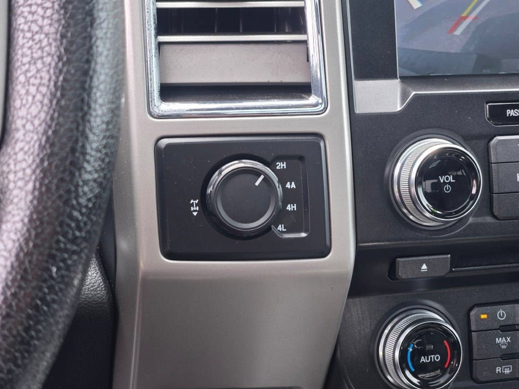 Used 2015 Ford F150 Lariat w/ Equipment Group 501A Mid AWD/4WD image 30