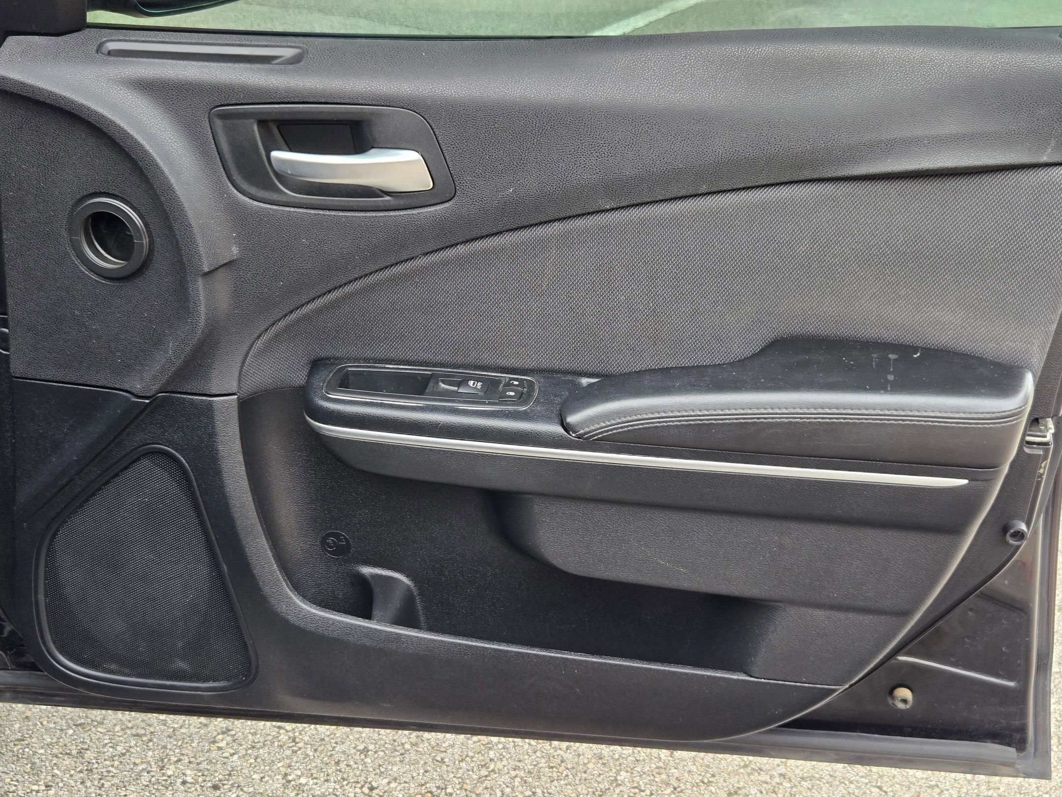Used 2016 Dodge Charger SE RWD image 28