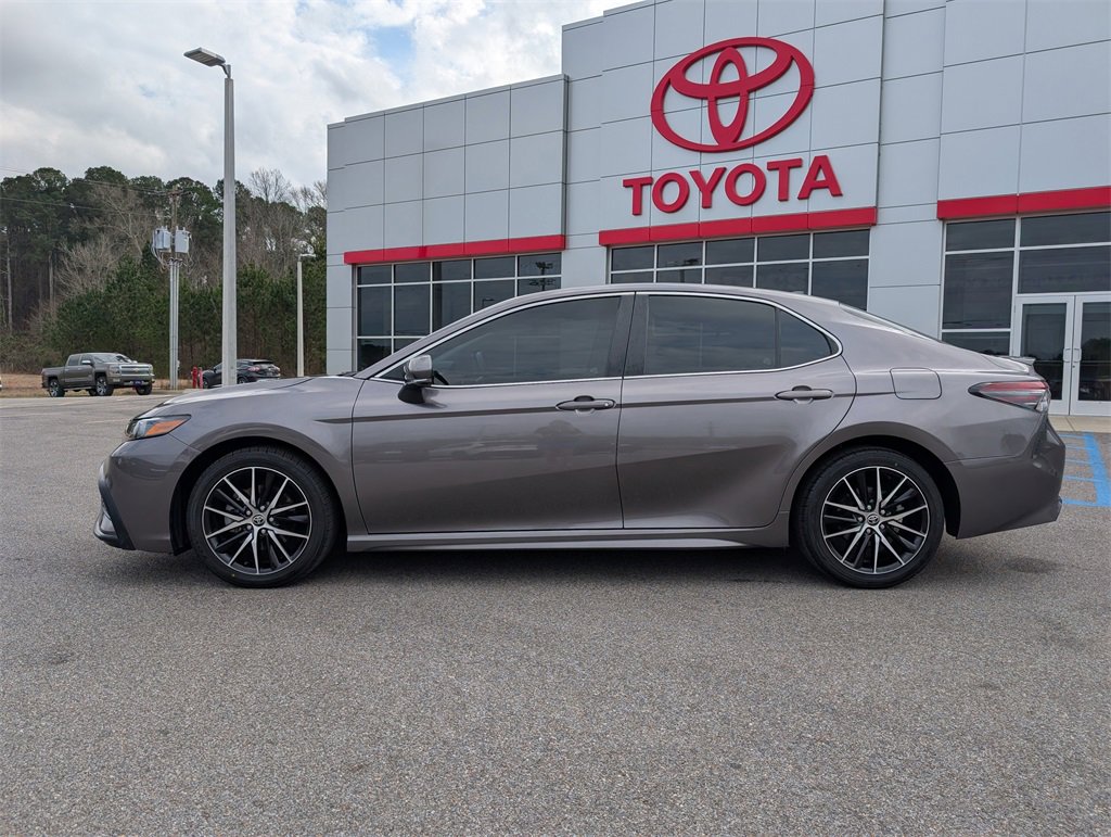 Used 2023 Toyota Camry SE w/ Convenience Package image 2