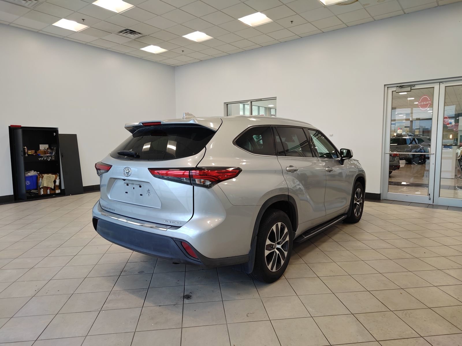 Used 2022 Toyota Highlander XLE image 3