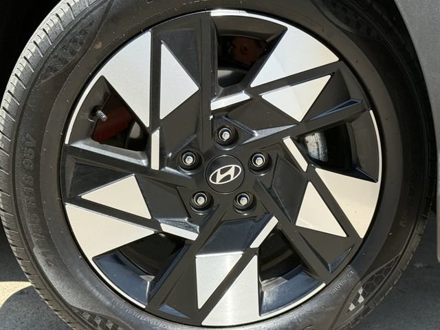 Used 2025 Hyundai Kona SEL FWD image 8