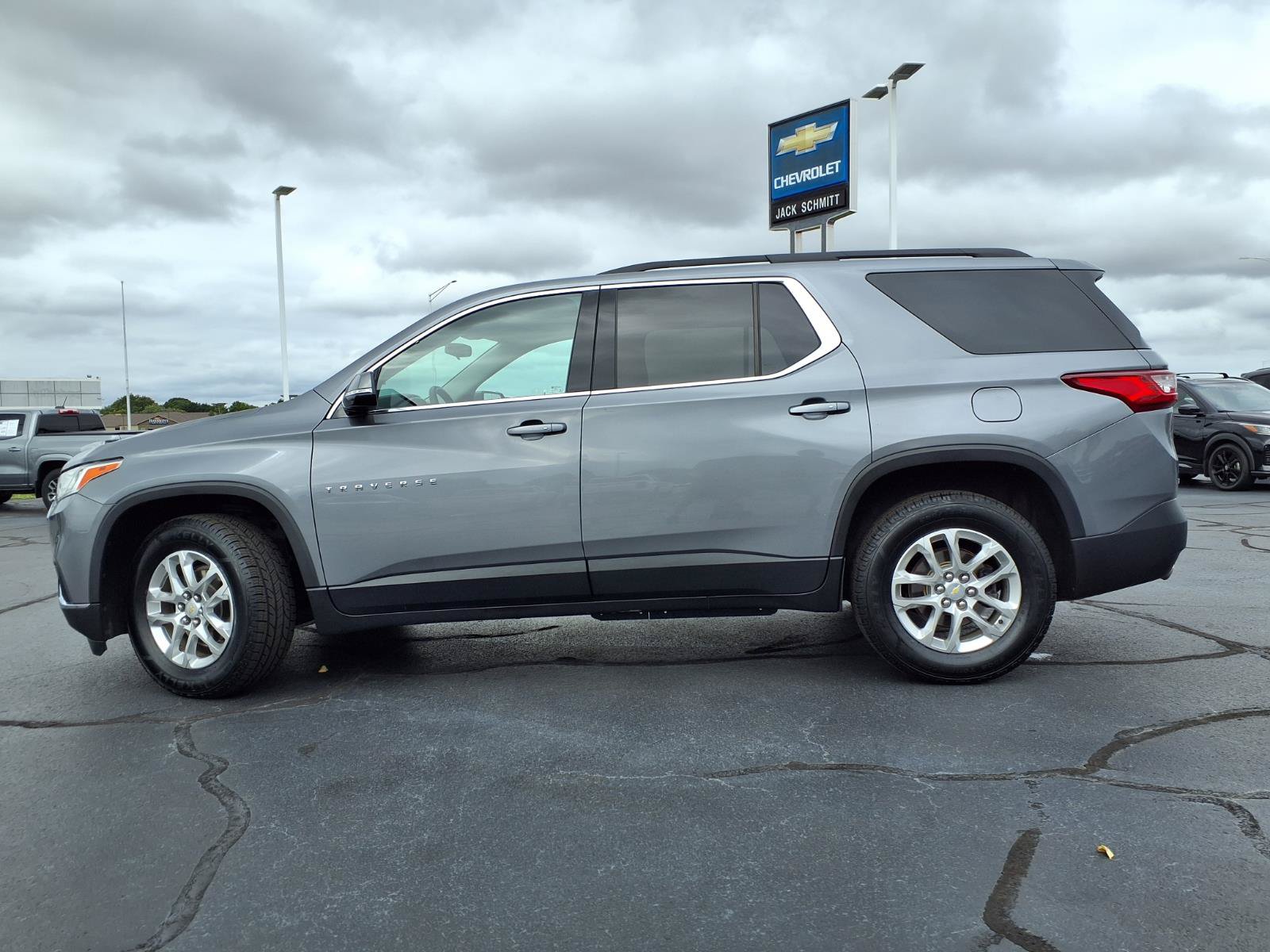Used 2020 Chevrolet Traverse LT FWD image 32