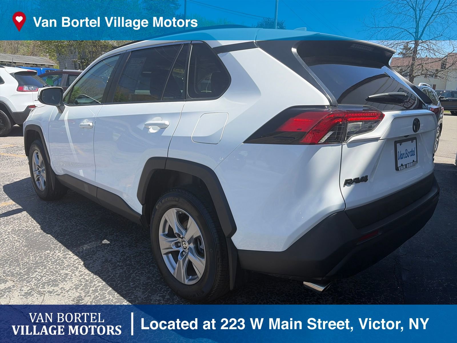 Used 2025 Toyota RAV4 XLE w/ Convenience Package AWD/4WD image 9