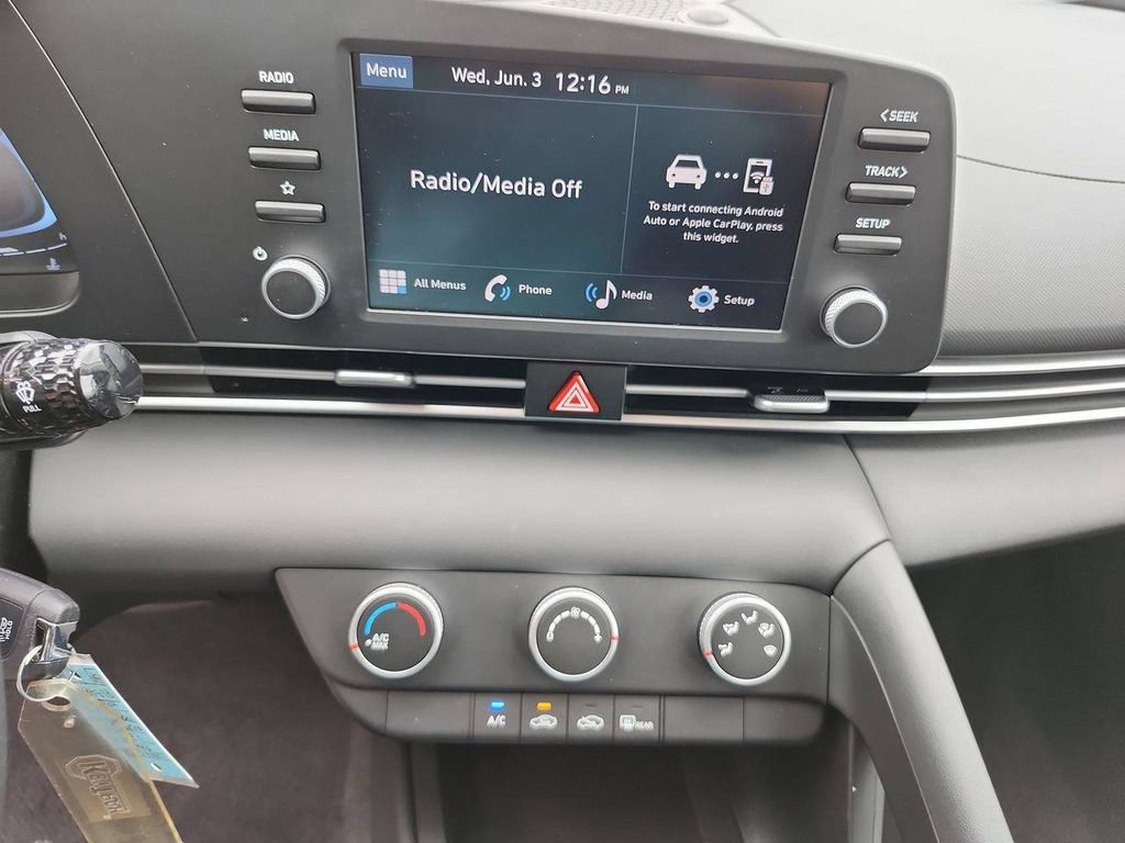 Certified 2024 Hyundai Elantra SE FWD image 24