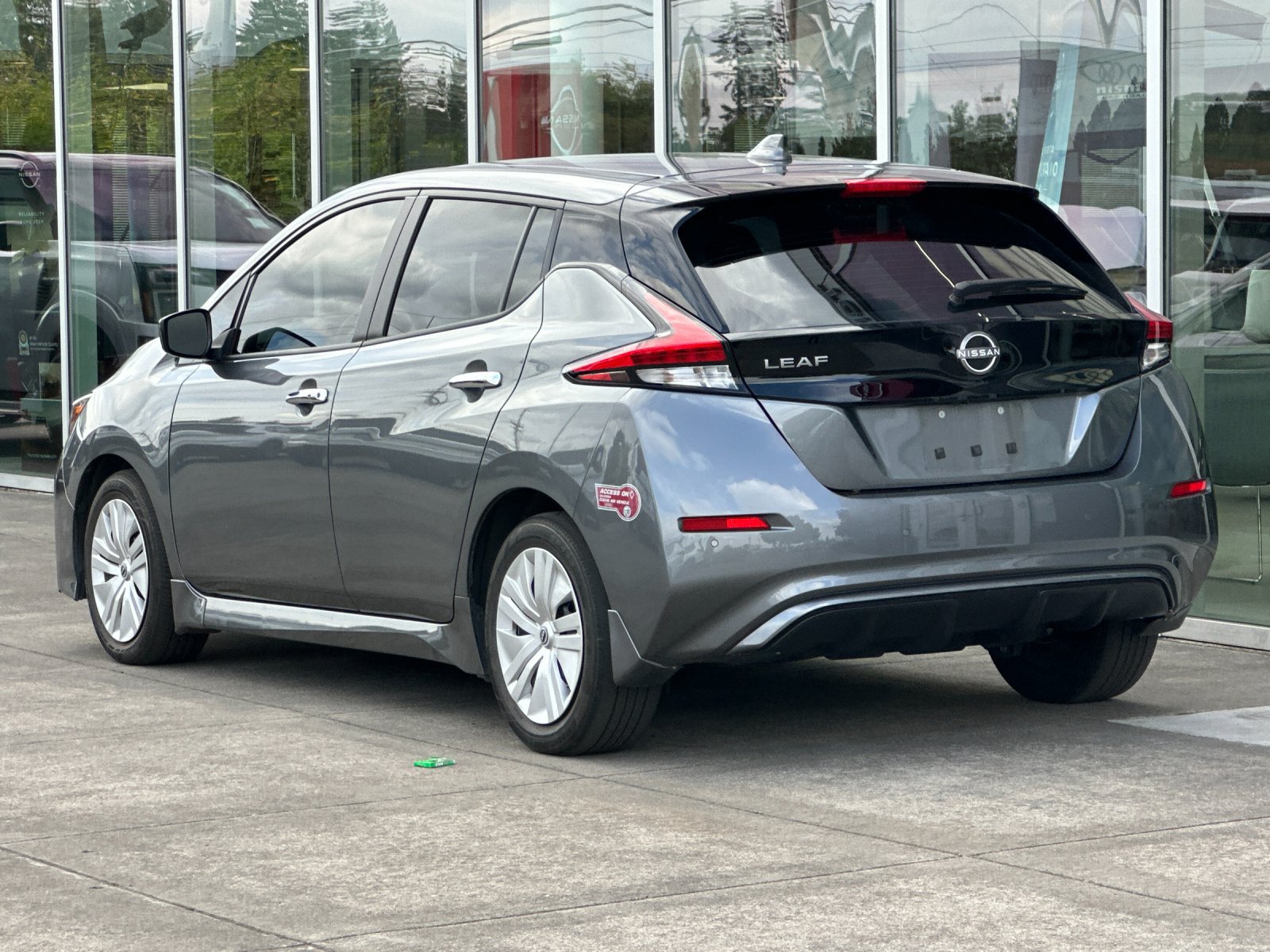 Used 2023 Nissan Leaf S FWD image 6