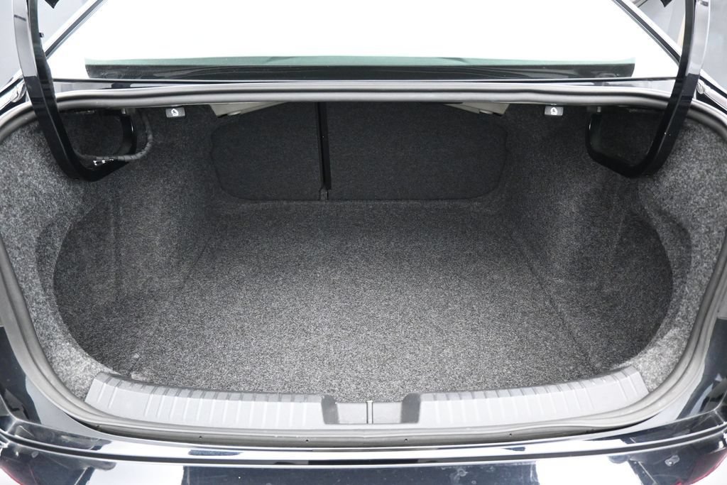 Used 2025 Volkswagen Jetta SE FWD image 34