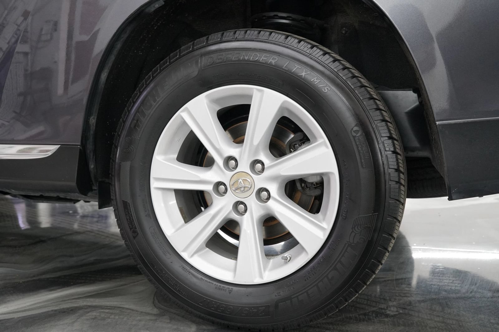 Used 2012 Toyota Highlander SE w/ Tow Pkg FWD image 15