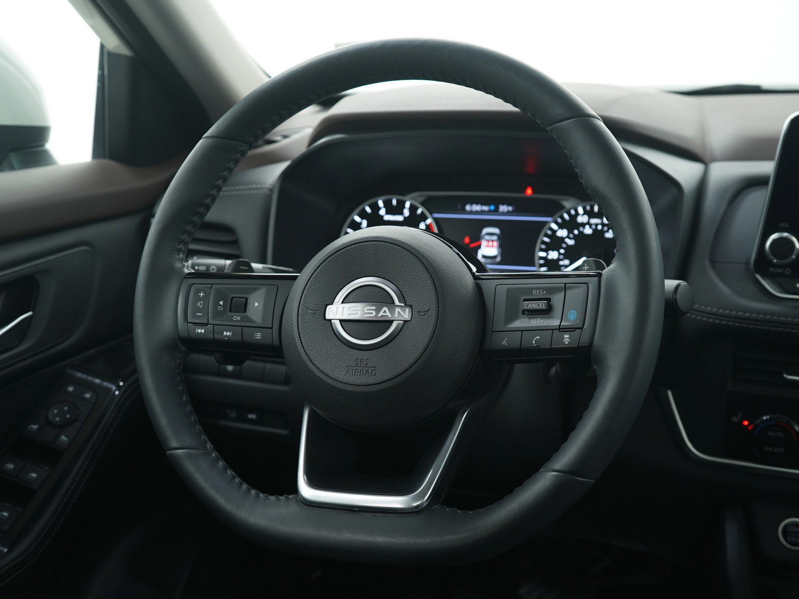 Used 2023 Nissan Rogue SV w/ SV Premium B Package image 17