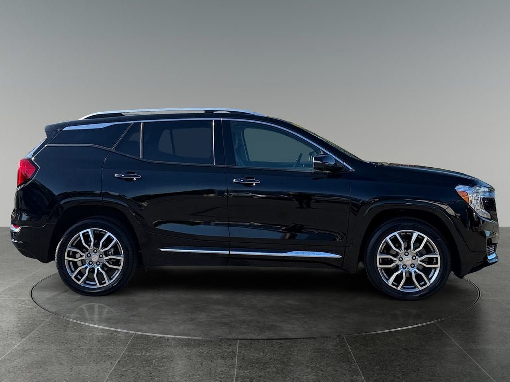 Used 2023 GMC Terrain Denali w/ Denali Premium Package AWD/4WD image 10