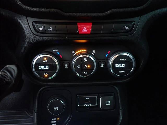 Used 2017 Jeep Renegade Latitude AWD/4WD image 11