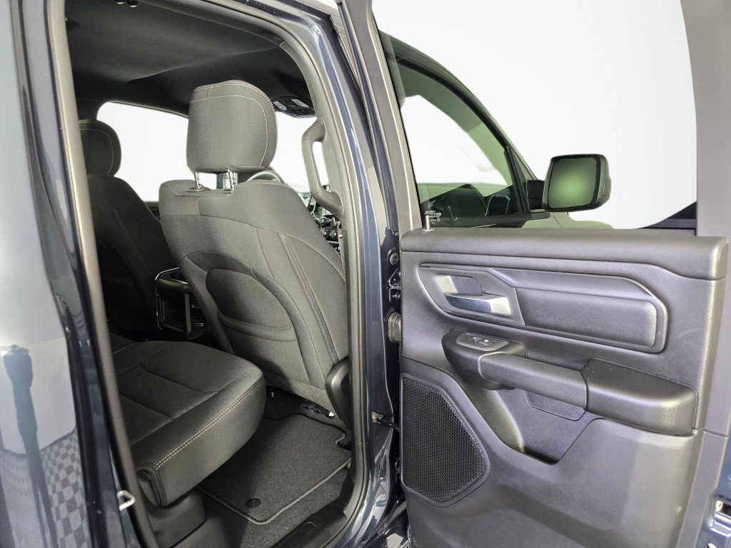 New 2026 RAM 1500 Express AWD/4WD image 32
