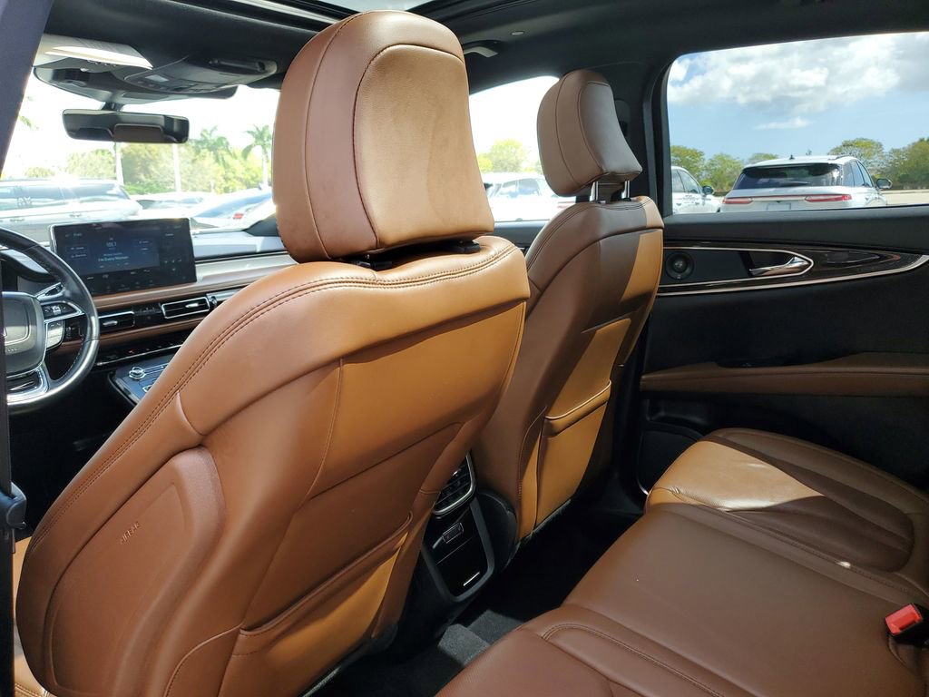 Used 2023 Lincoln Nautilus Reserve image 12