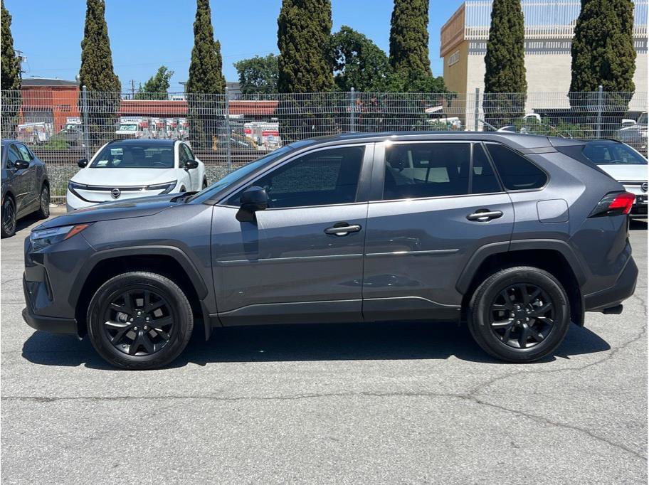 Used 2023 Toyota RAV4 LE FWD image 7