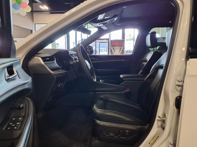 Used 2025 Jeep Grand Cherokee L Limited AWD/4WD image 17