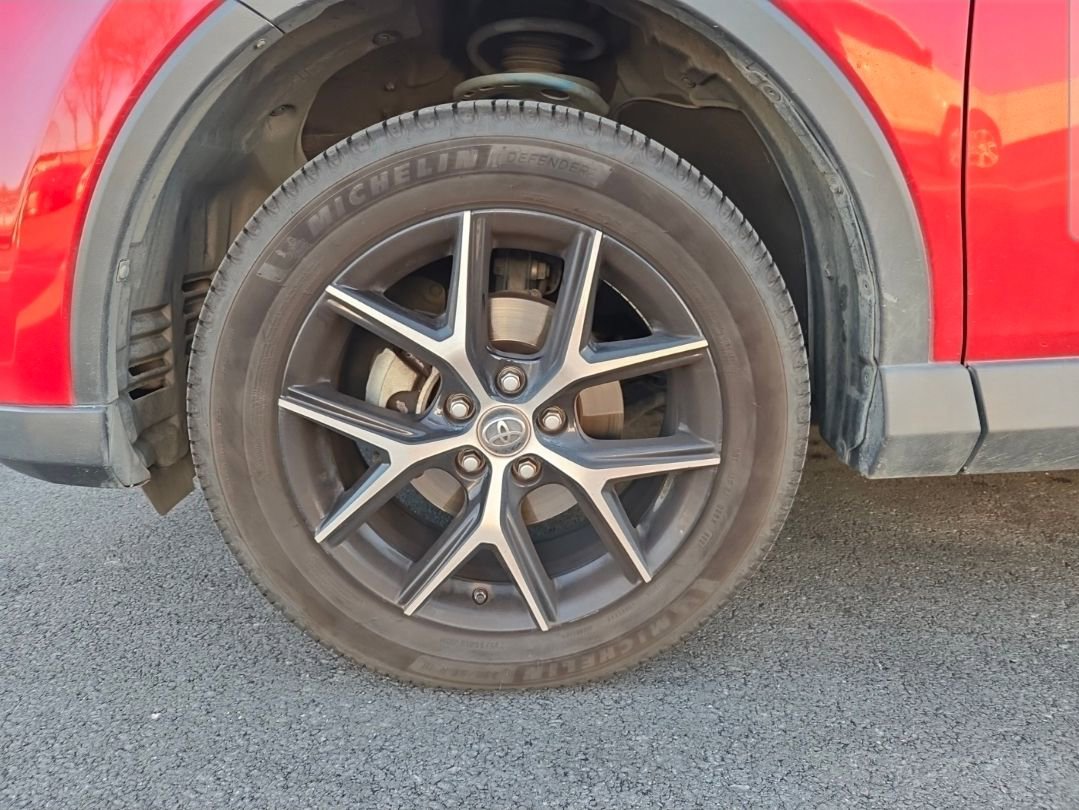 Used 2017 Toyota RAV4 SE w/ Advanced Technology Package image 8