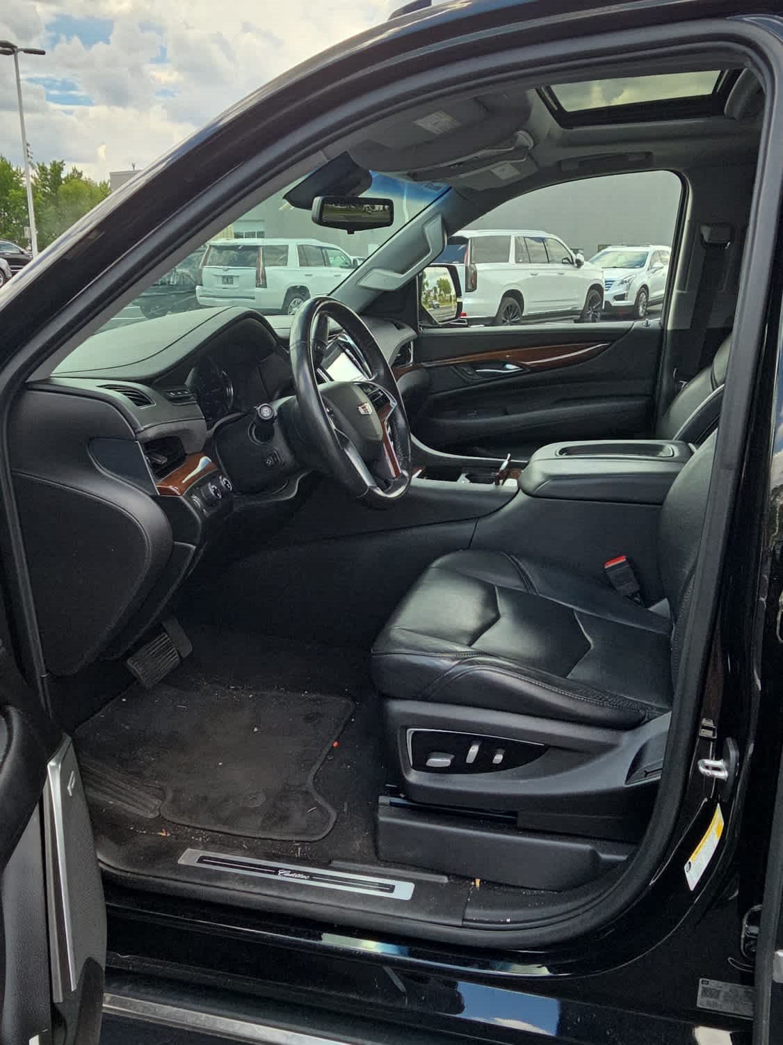Used 2019 Cadillac Escalade ESV Premium Luxury AWD/4WD image 5