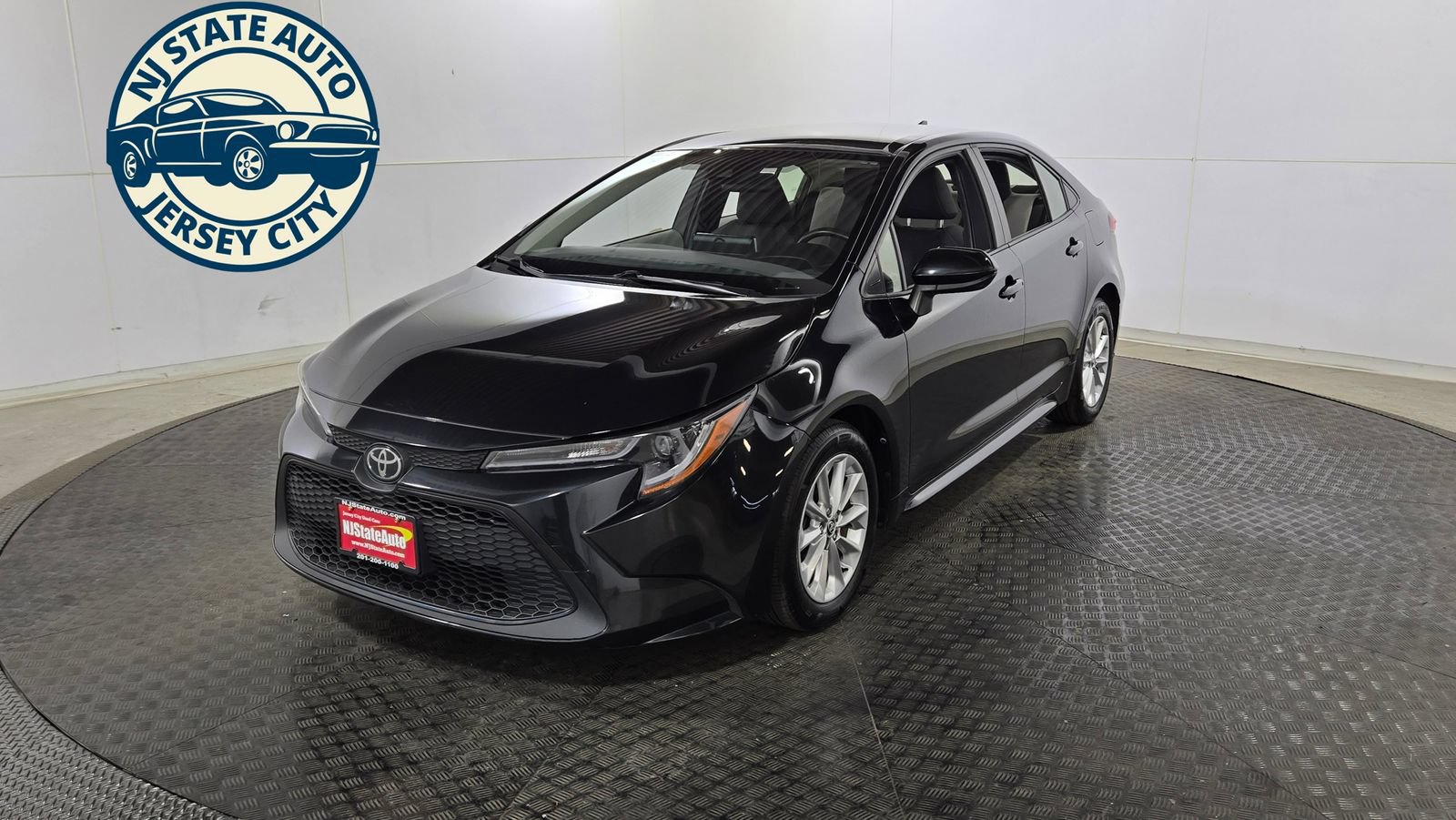 Used 2021 Toyota Corolla LE w/ LE Convenience Package FWD image 3