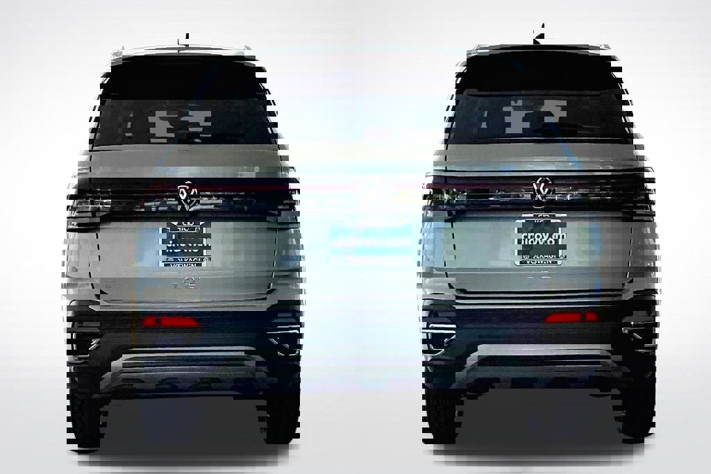 New 2025 Volkswagen Taos SE image 3