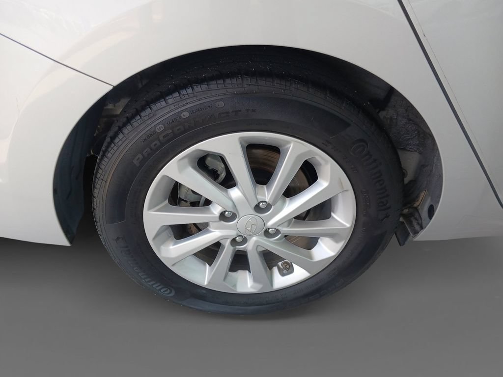 Used 2022 Hyundai Accent SEL FWD image 10