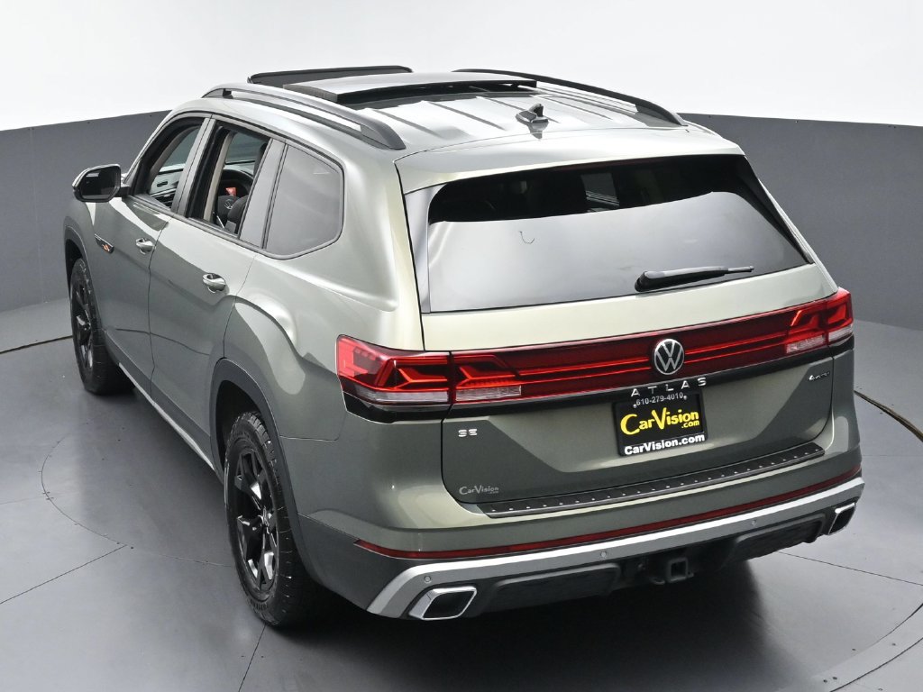 Used 2025 Volkswagen Atlas Peak Edition SE AWD/4WD image 38