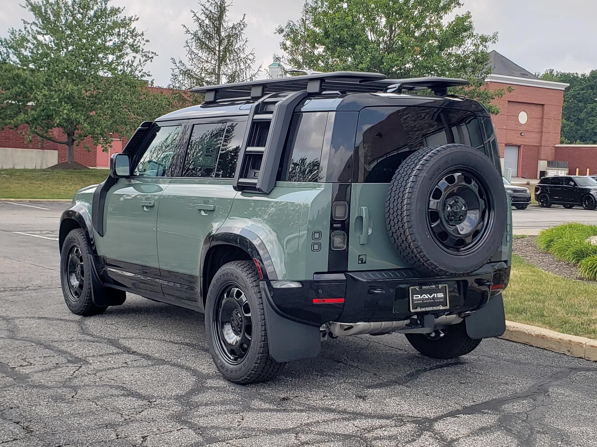 New 2026 Land Rover Defender 110 AWD/4WD image 7