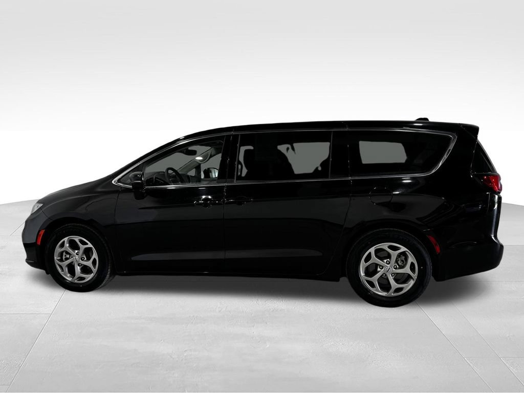 Used 2024 Chrysler Pacifica Limited FWD image 14
