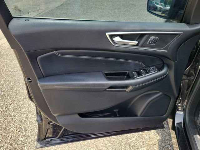 Used 2016 Ford Edge Titanium w/ Technology Package FWD image 10