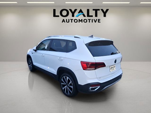 Used 2024 Volkswagen Taos SE image 3