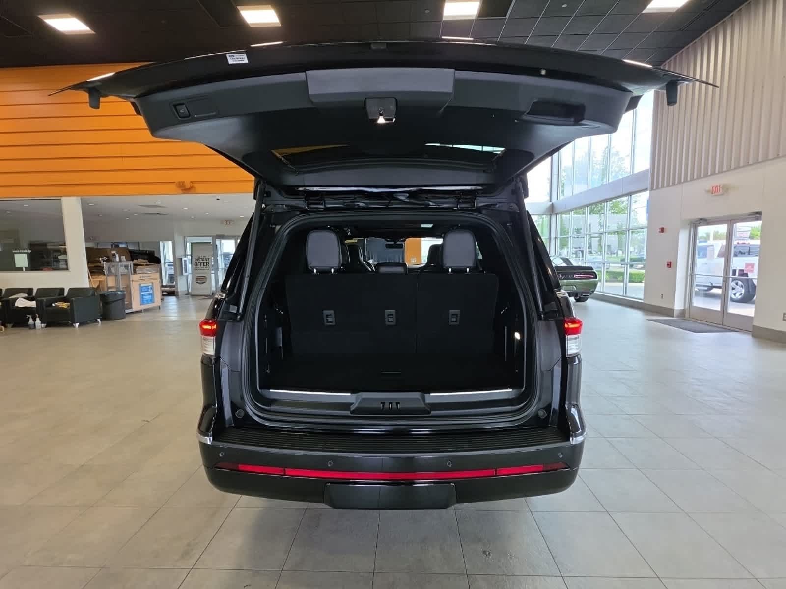 Used 2022 Lincoln Navigator Reserve AWD/4WD image 10