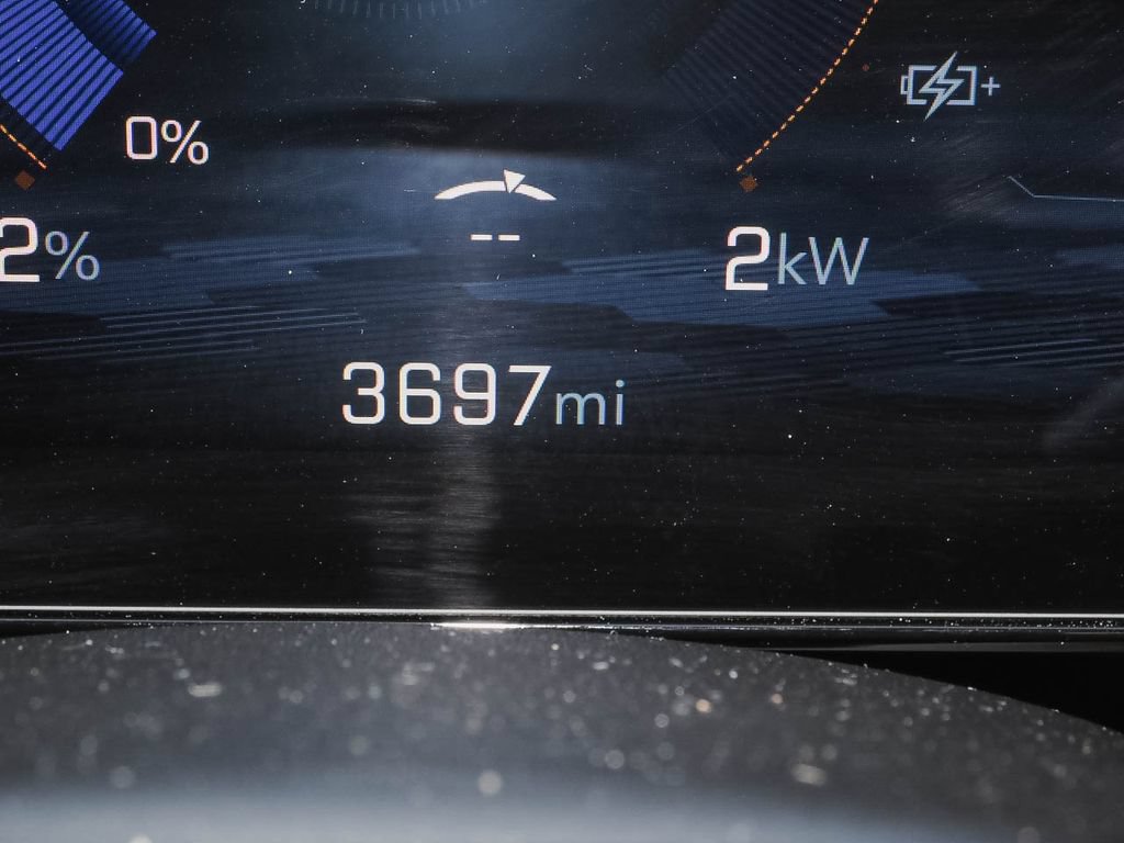 Used 2025 Chevrolet Equinox EV RS FWD image 11