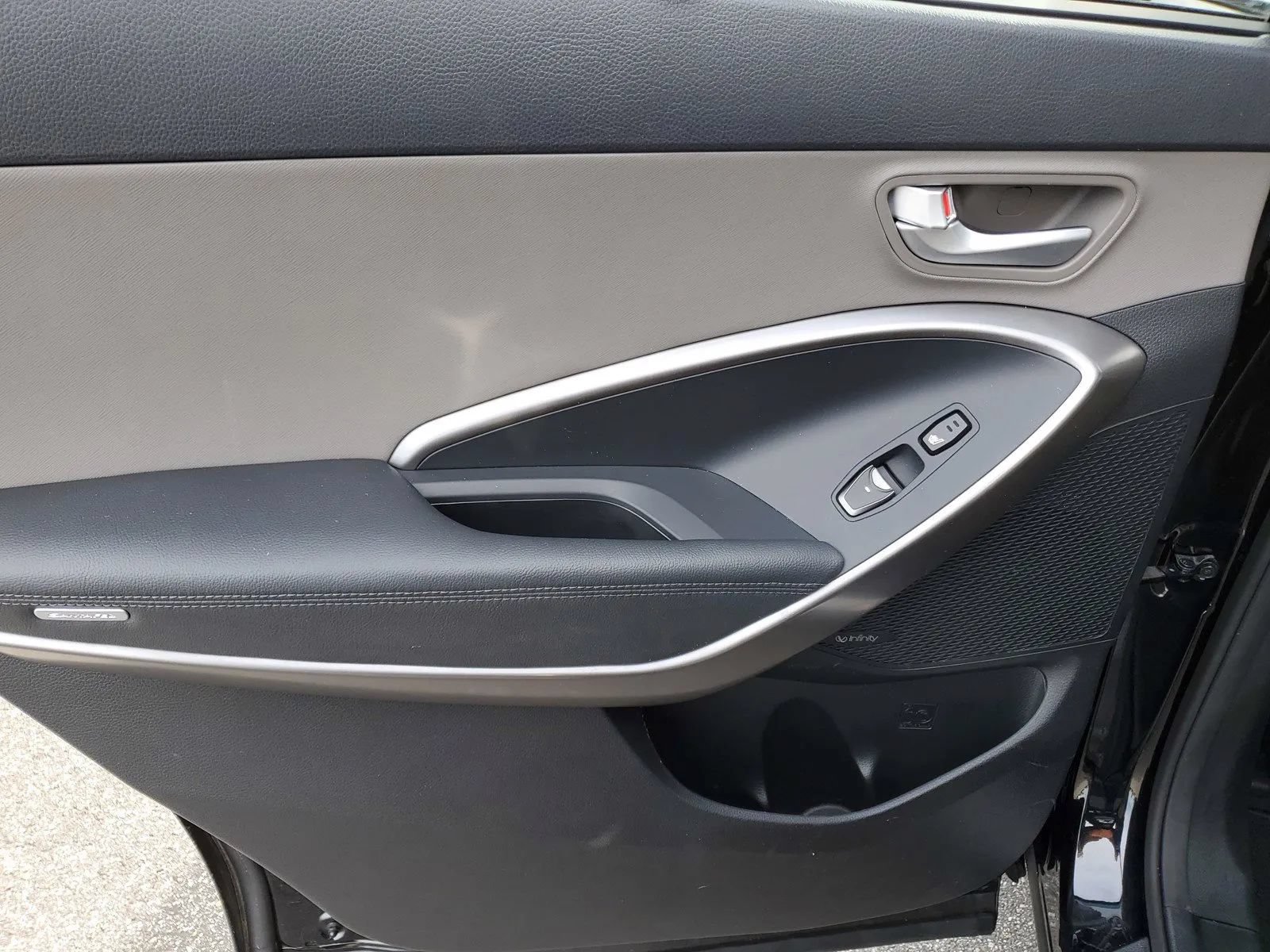 Used 2017 Hyundai Santa Fe FWD image 13