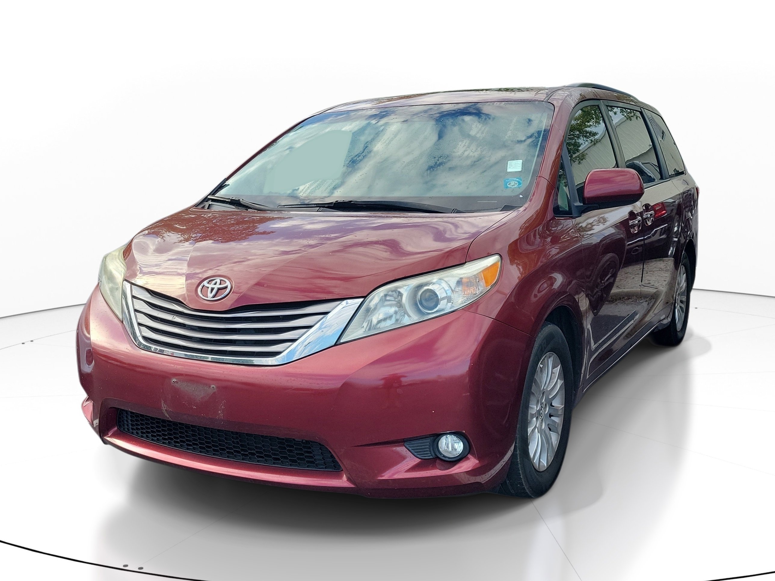 Used 2017 Toyota Sienna XLE FWD image 3