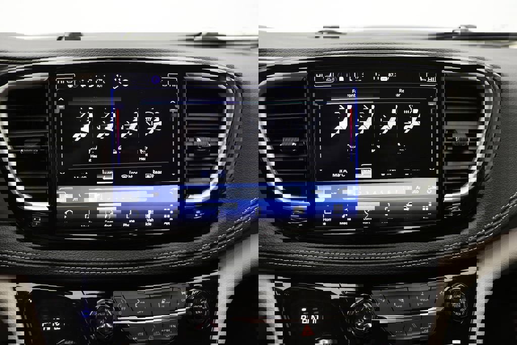 Used 2024 Chrysler Pacifica Touring-L w/ Road Tripper Package image 23