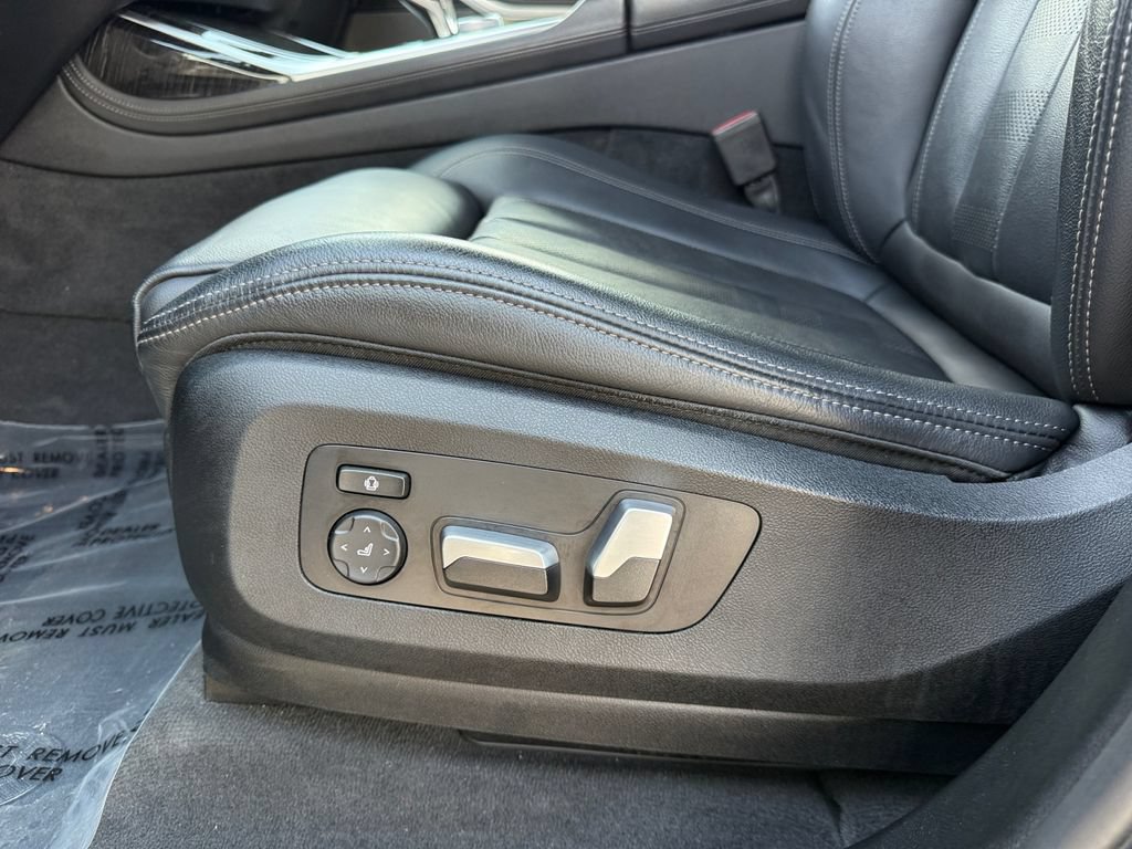 Used 2022 BMW X7 xDrive40i w/ M Sport Package AWD/4WD image 10