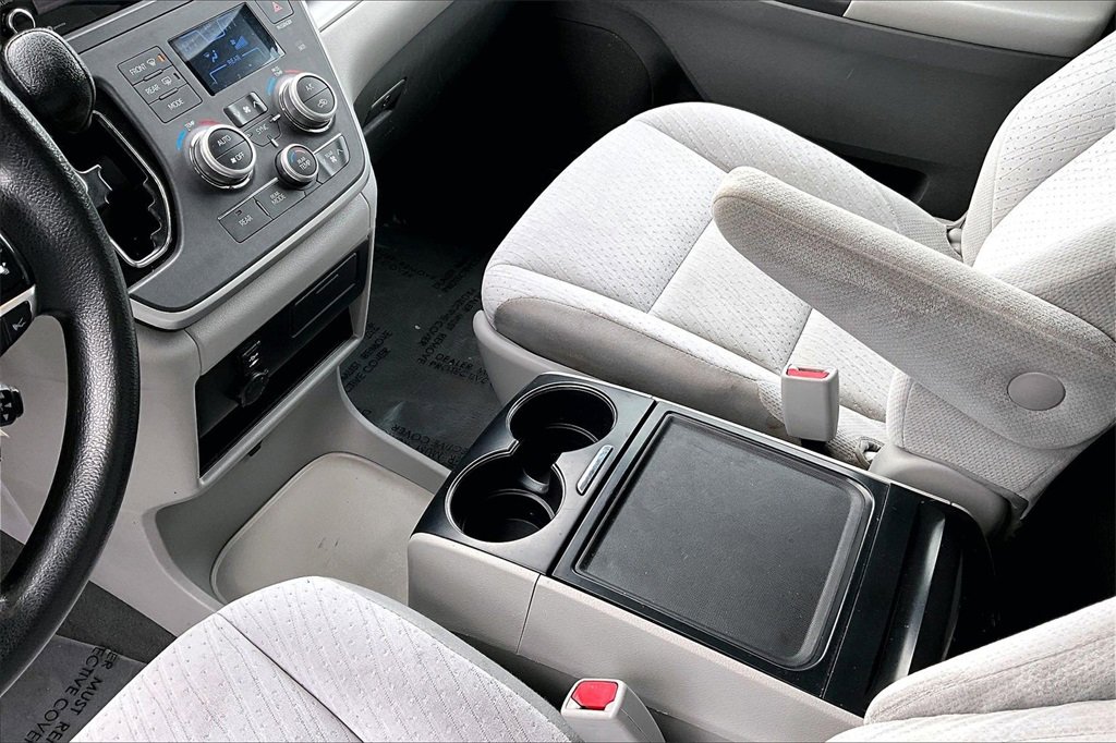 Used 2020 Toyota Sienna LE image 15