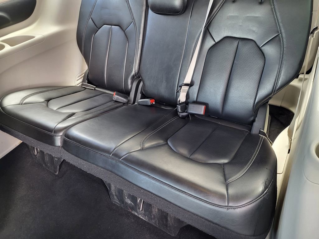 Used 2023 Chrysler Pacifica Touring-L FWD image 33