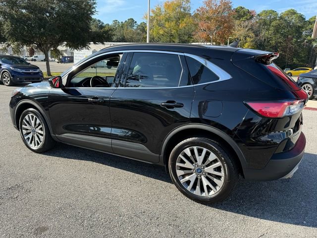 Used 2022 Ford Escape Titanium image 3