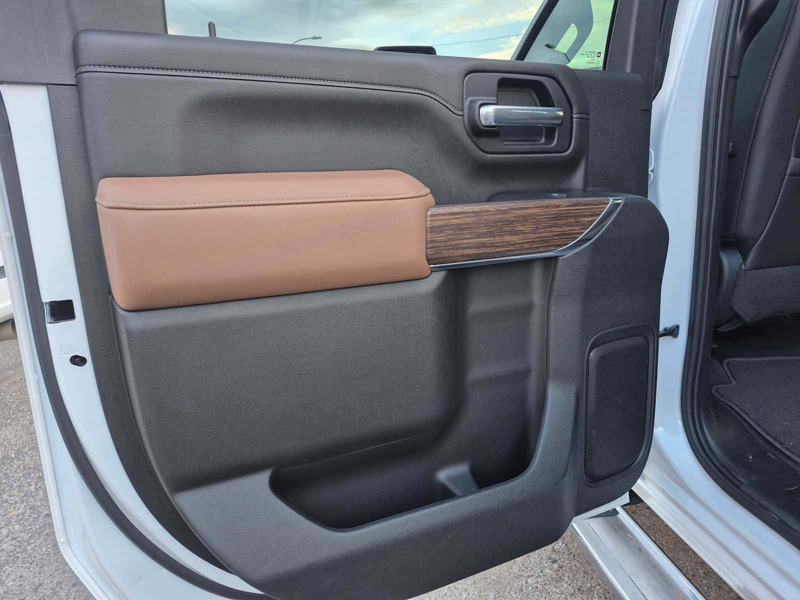 Used 2021 Chevrolet Silverado 2500 High Country w/ Technology Package image 28