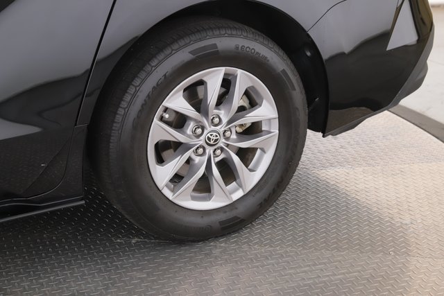 Used 2022 Toyota Sienna XLE image 14