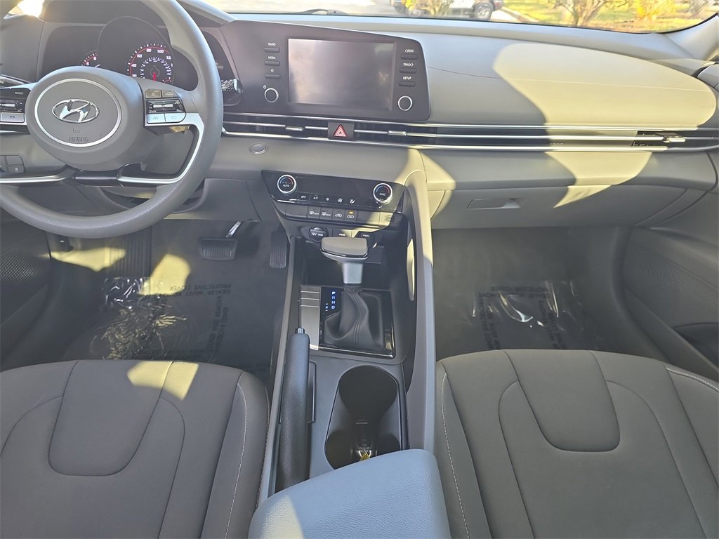 Used 2023 Hyundai Elantra SEL image 11