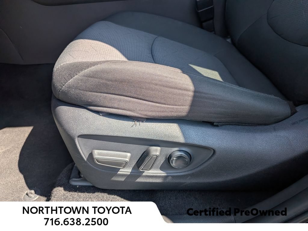 Used 2025 Toyota RAV4 XLE AWD/4WD image 13