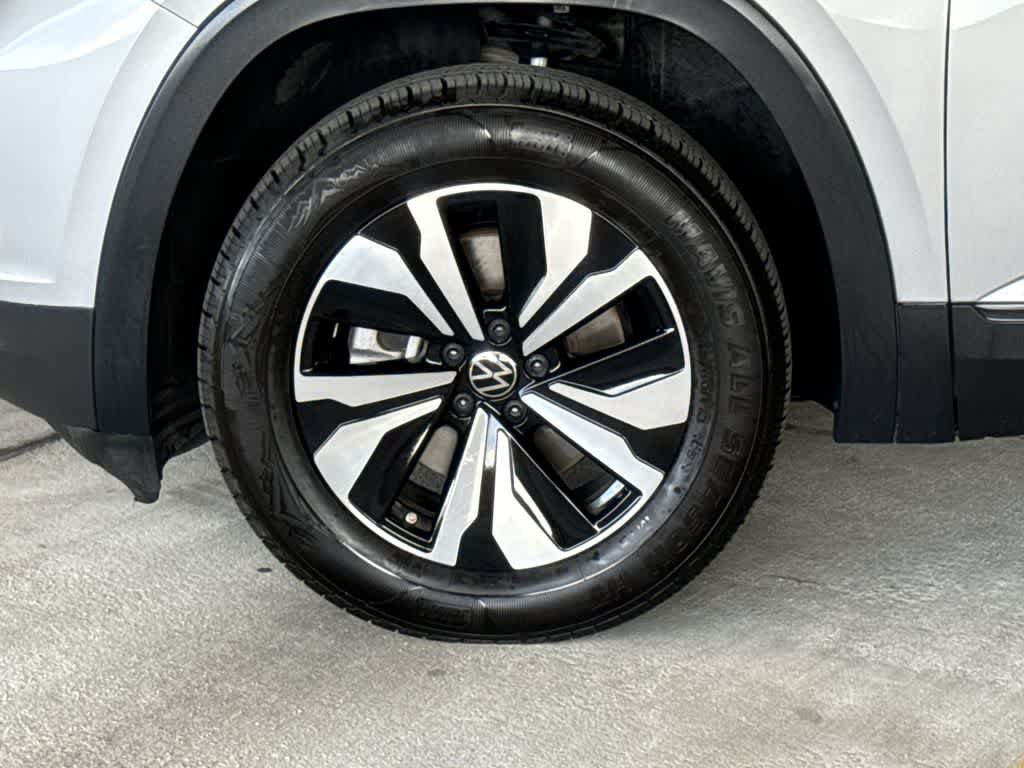 Used 2024 Volkswagen Atlas Cross Sport SE FWD image 11