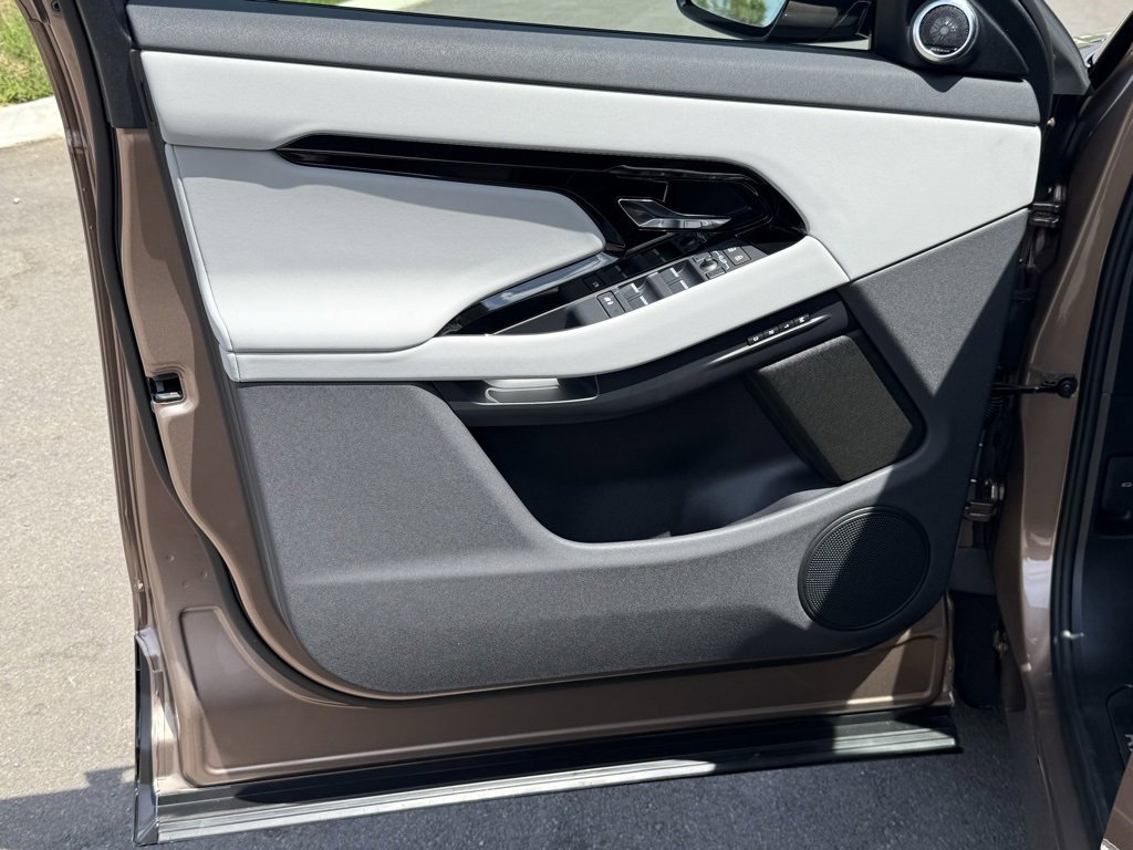 New 2026 Land Rover Range Rover Evoque Dynamic SE image 15