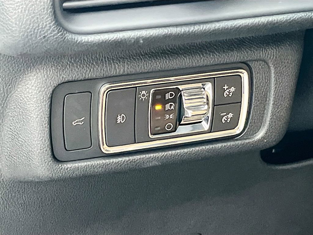 Used 2021 Lincoln Corsair Reserve image 10