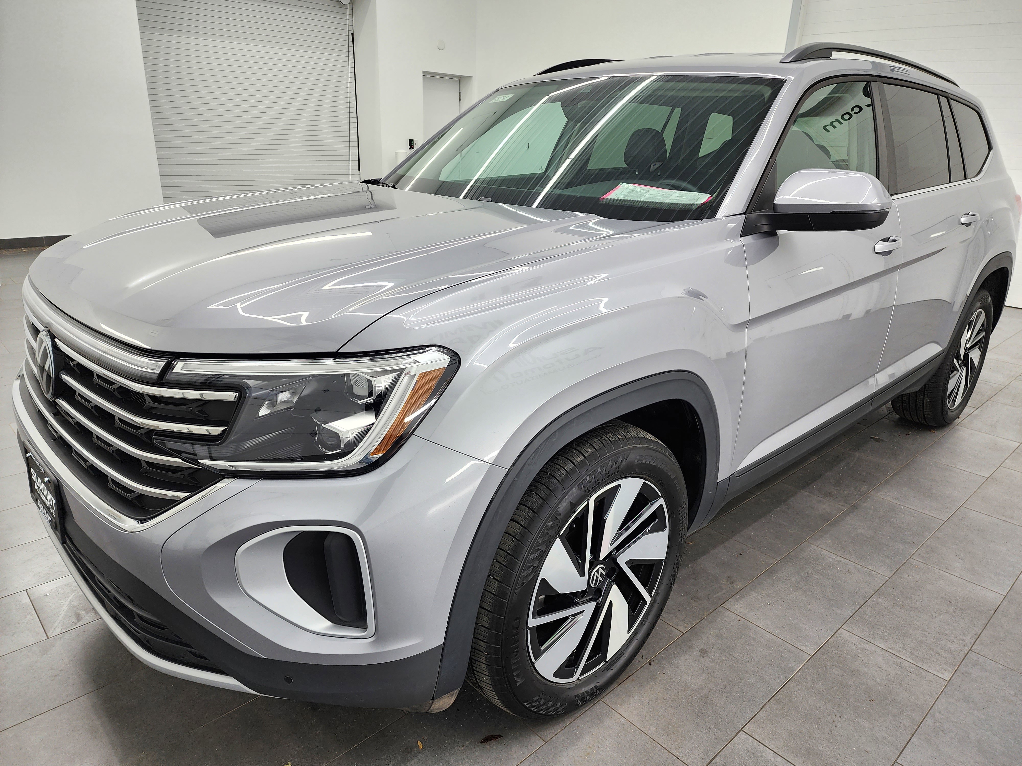 Used 2025 Volkswagen Atlas SE image 7