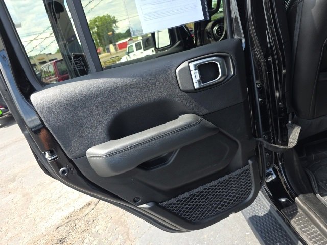 Used 2020 Jeep Wrangler Unlimited Sahara image 30