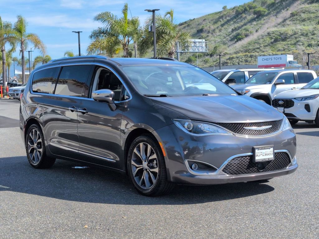 Certified 2018 Chrysler Pacifica Limited w/ Tire & Wheel Group image 3