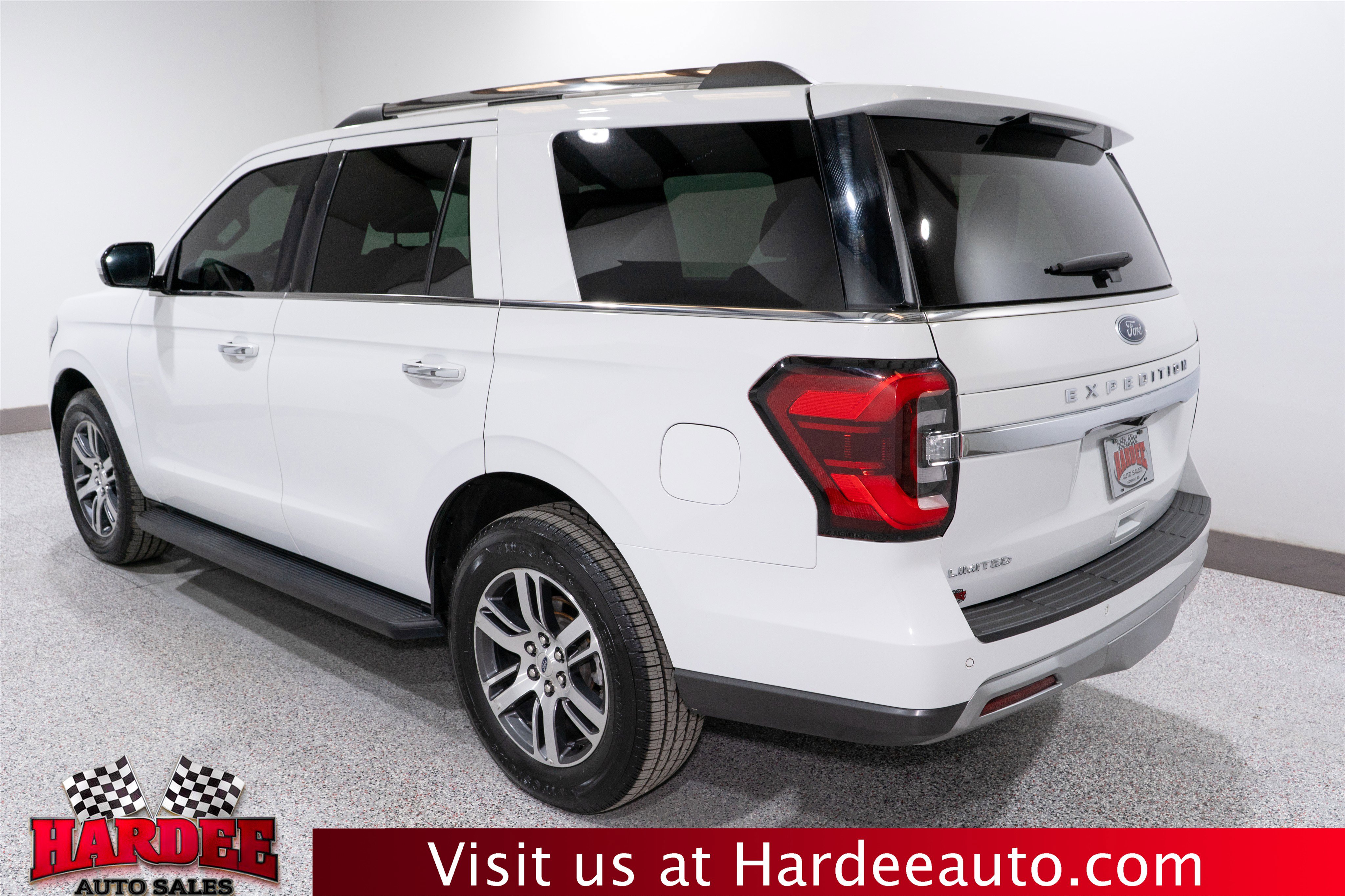 Used 2024 Ford Expedition Limited image 3