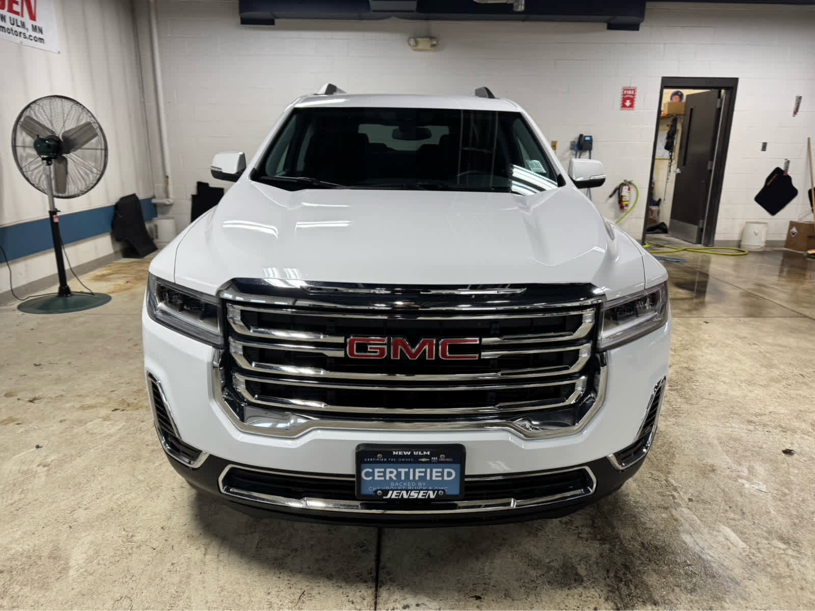 Certified 2023 GMC Acadia SLE w/ Driver Convenience Package image 2